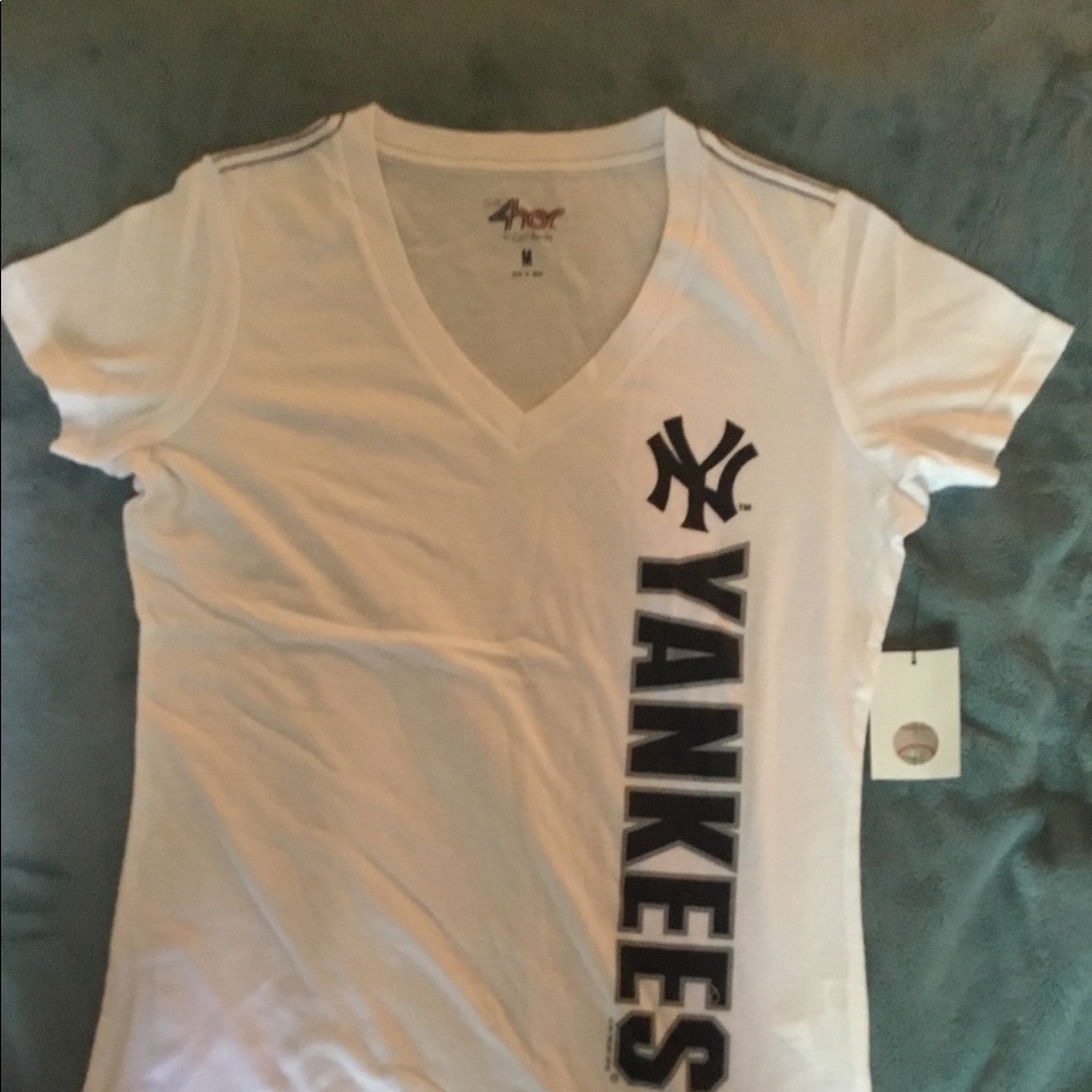 MLB NY YANKEES medium women’s branded T-shirt